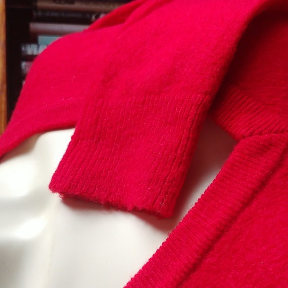 EXPRESS Cropped Twist-Front Sweater 👀🔥 - Picture 5 of 11